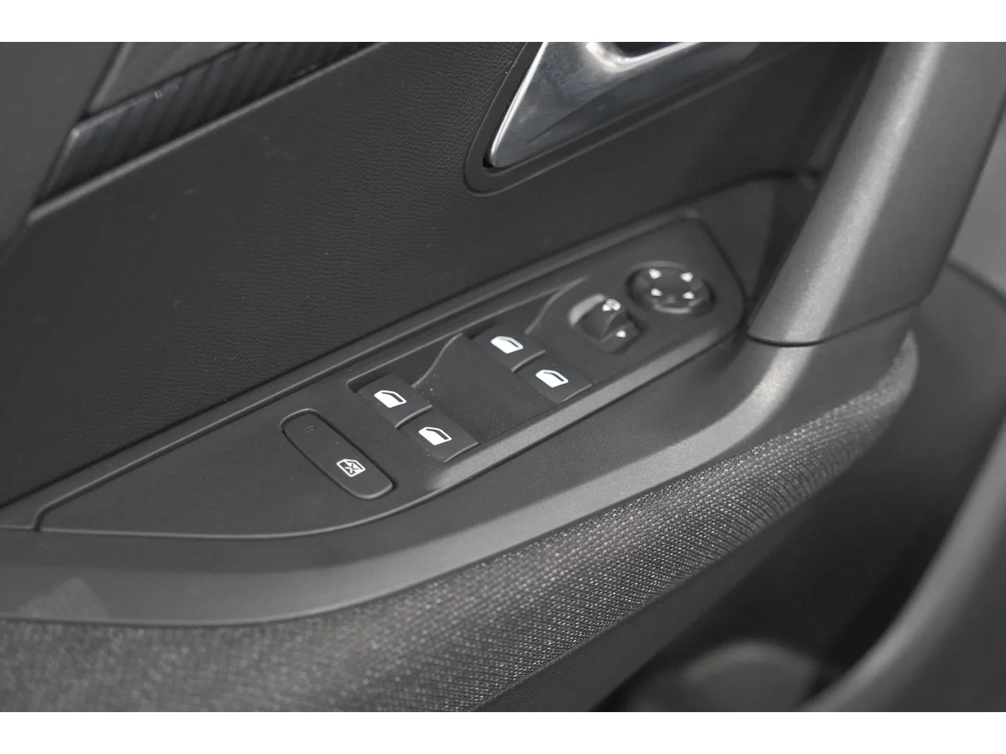 Peugeot 2008 (2025) — foto 1