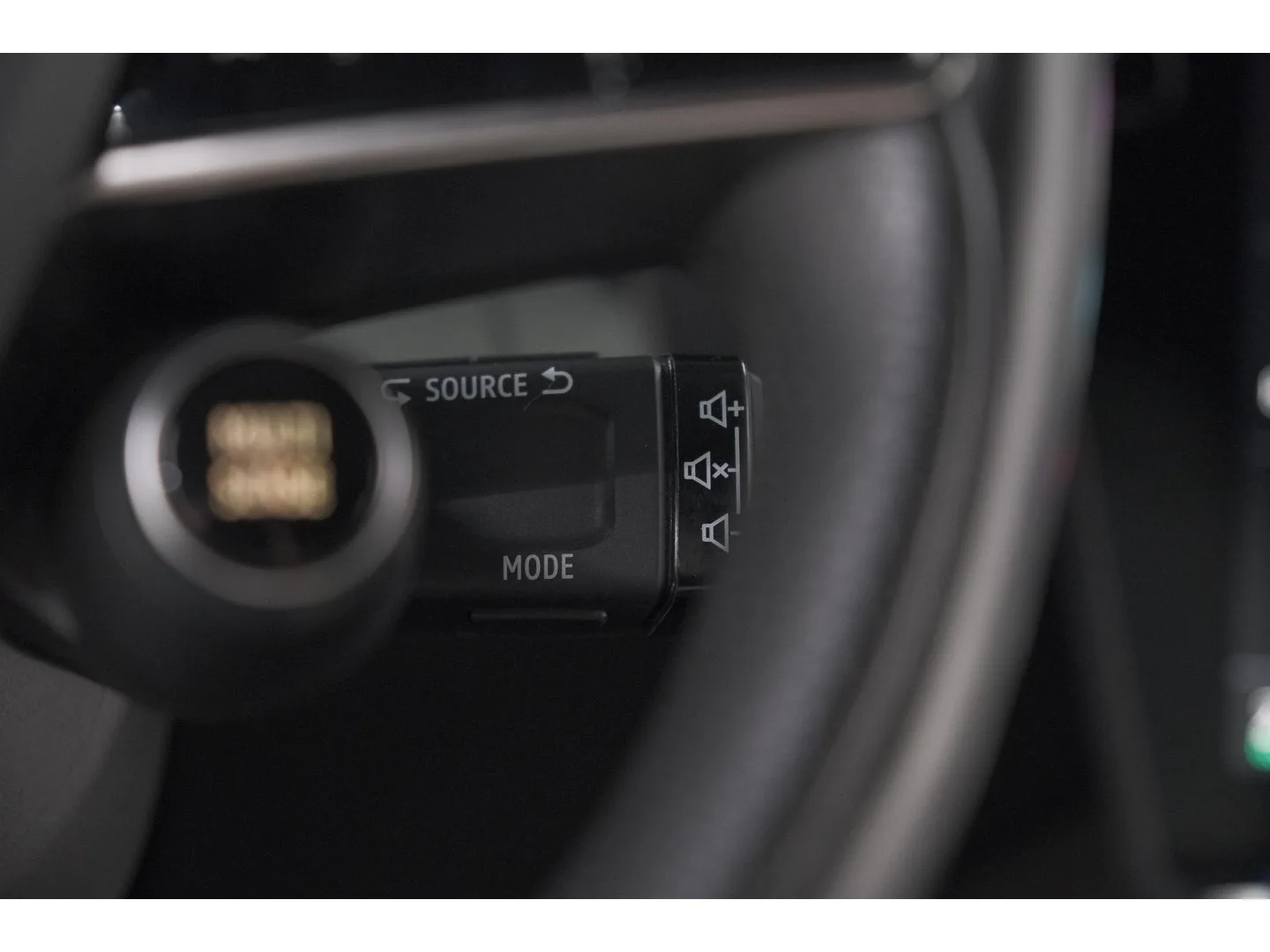 Renault Mégane E-Tech (2023) — foto 1