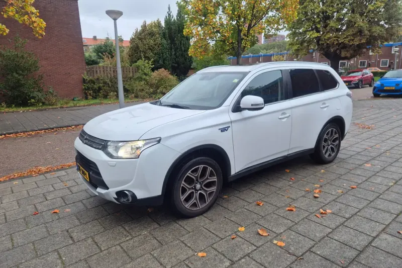 Mitsubishi Outlander (2015)