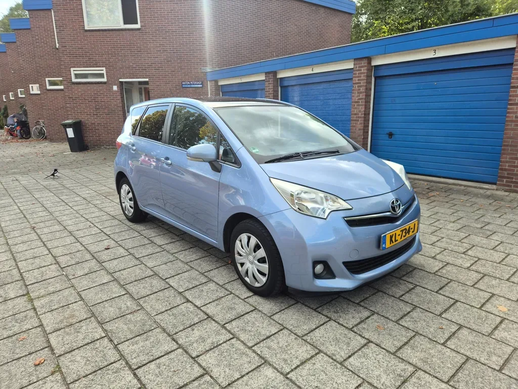 Toyota Verso S (2012) — foto 1