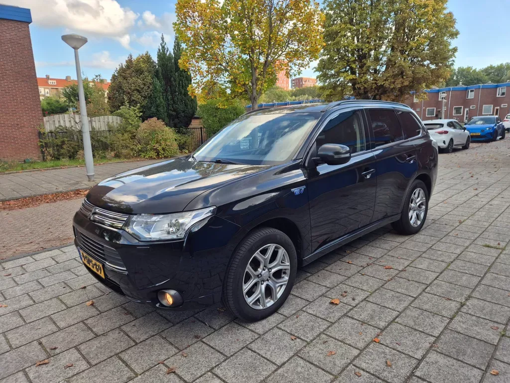 Mitsubishi Outlander (2013) — foto 1