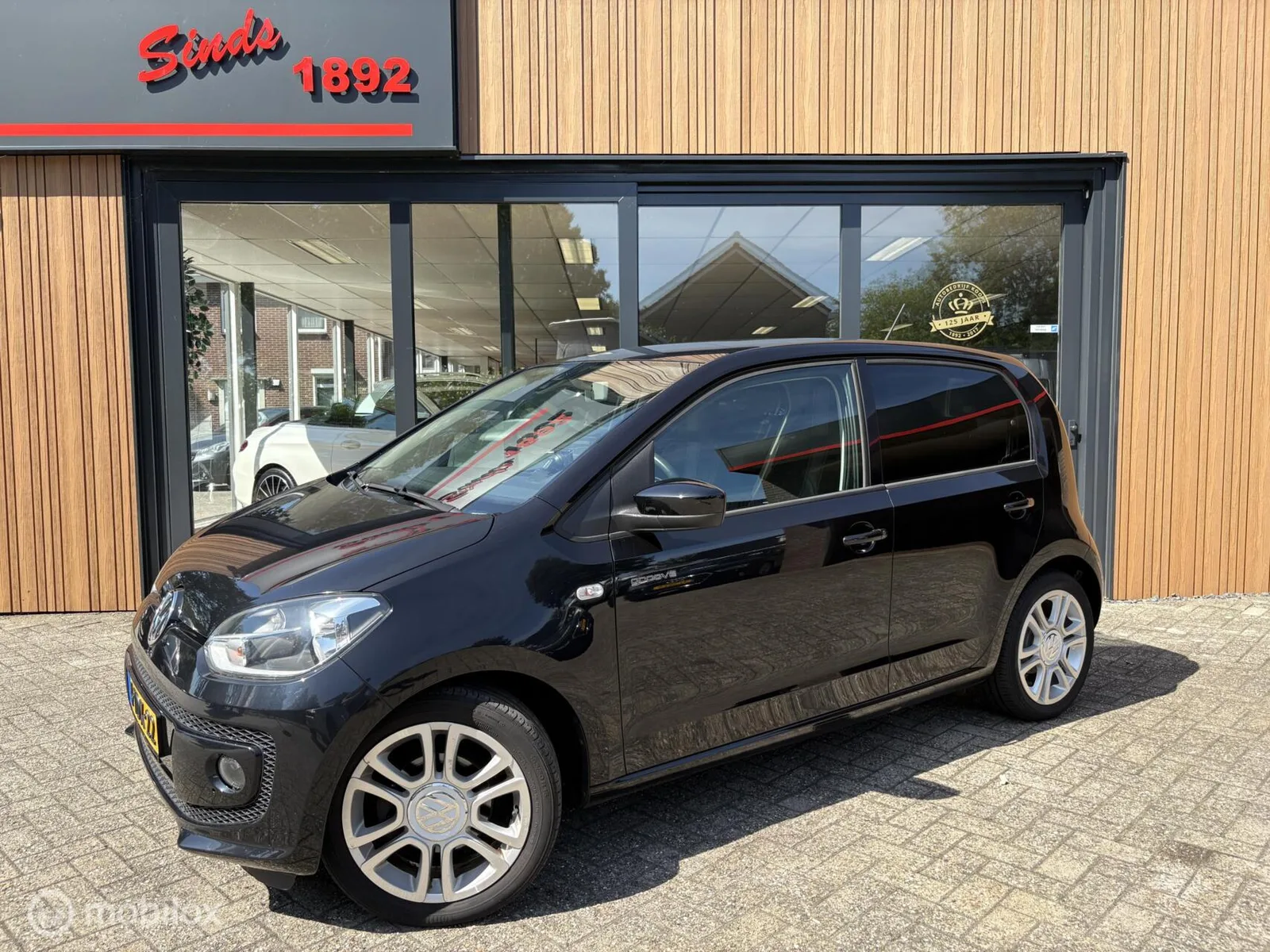 Volkswagen Up! (2014) — foto 1