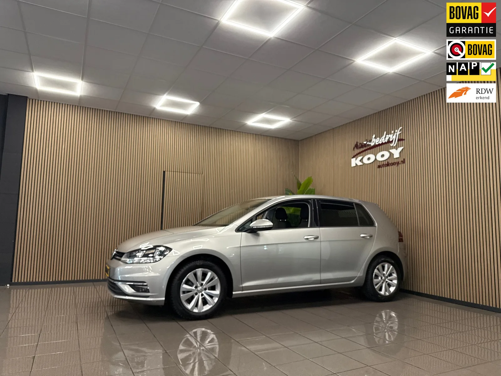 Volkswagen Golf (2019) — foto 1