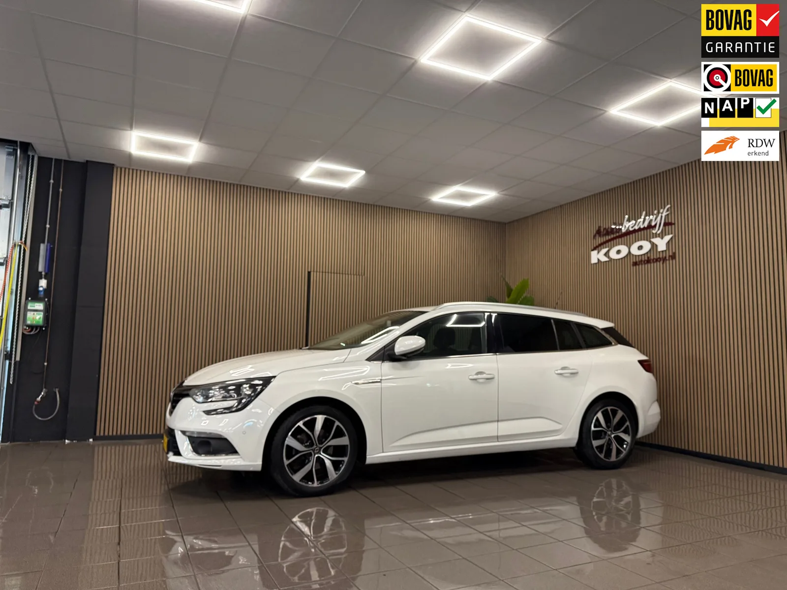 Renault Mégane (2017) — foto 1