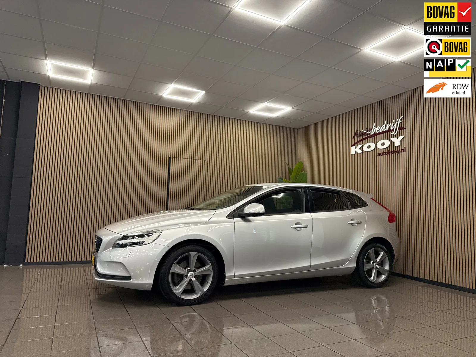 Volvo V40 (2017) — foto 1