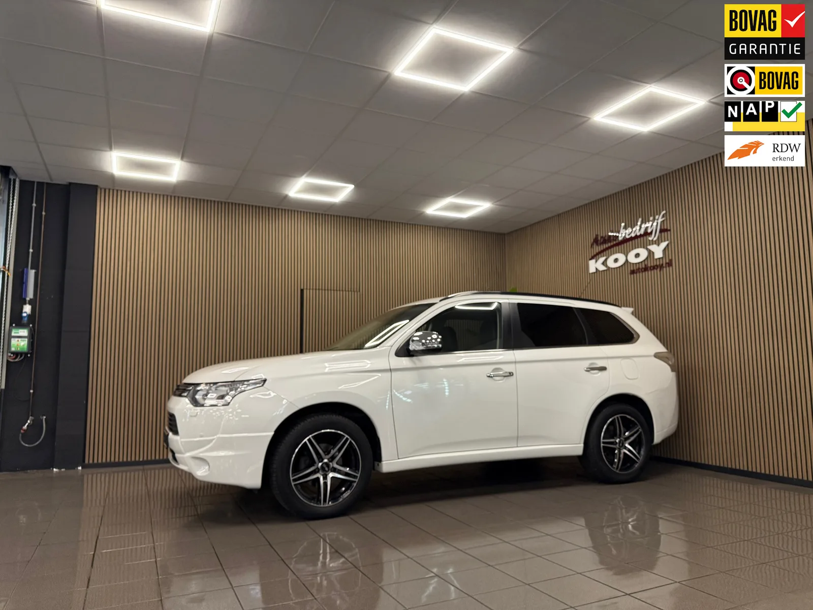 Mitsubishi Outlander (2014) — foto 1