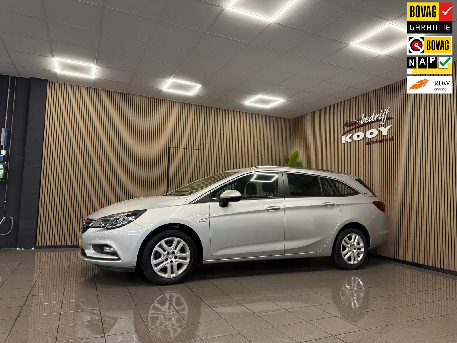 Opel Astra (2017) — foto 1