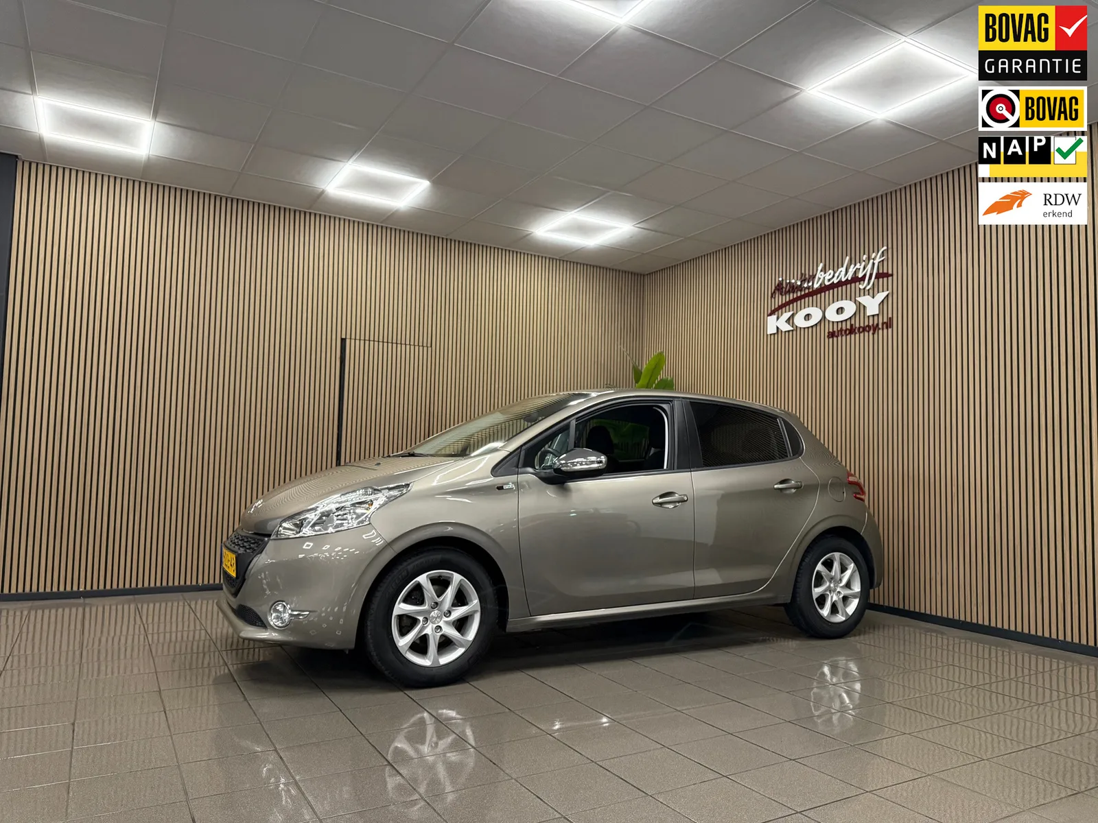 Peugeot 208 (2015) — foto 1