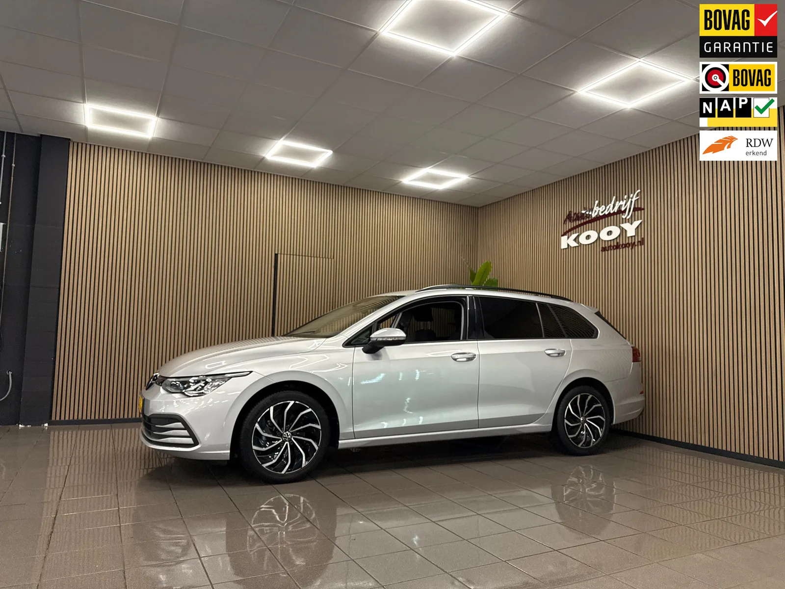 Volkswagen Golf (2022) — foto 1