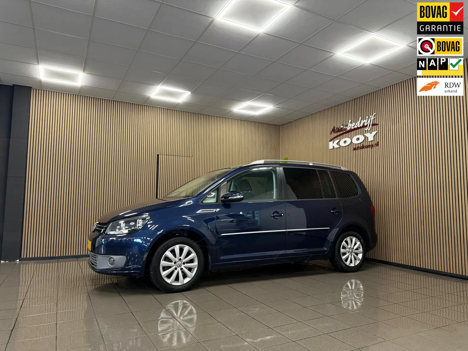 Volkswagen Touran (2011) — foto 1