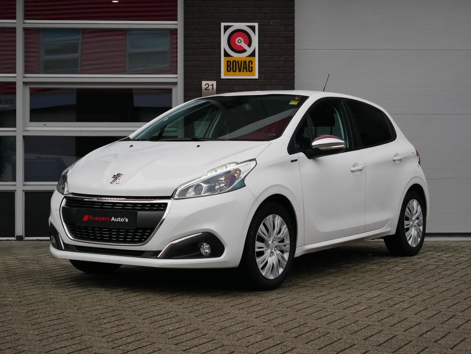 Peugeot 208 (2019) — foto 1