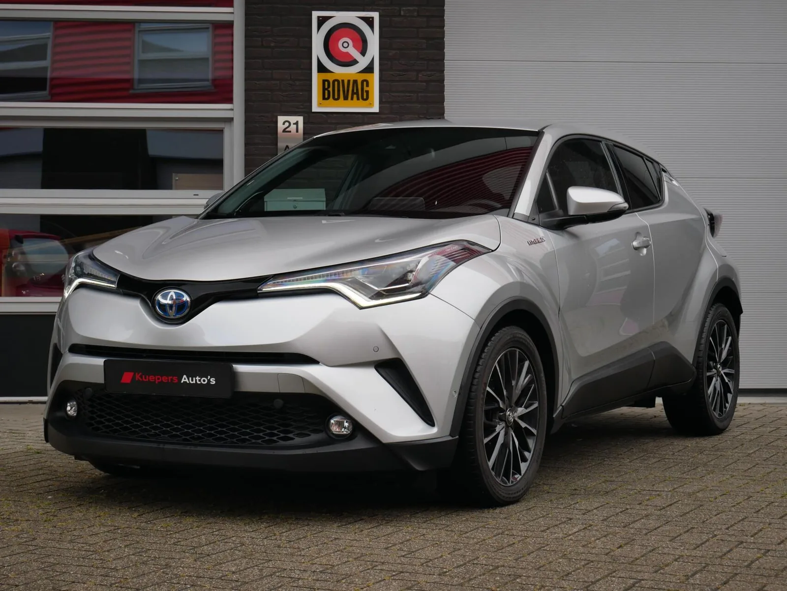 Toyota C-HR (2017) — foto 1