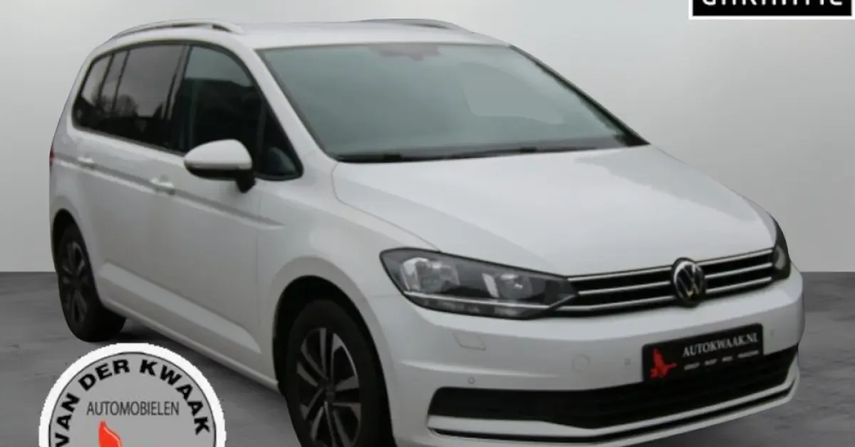 Volkswagen Touran (2021) — foto 1