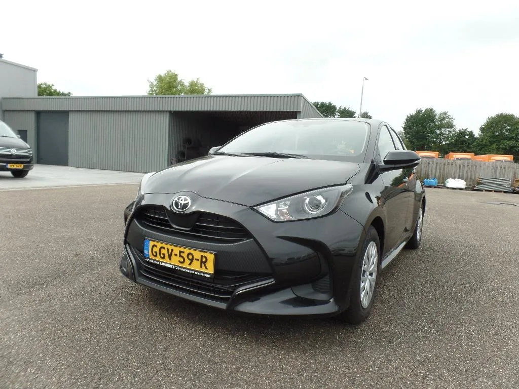 Toyota Yaris (2024) — foto 1
