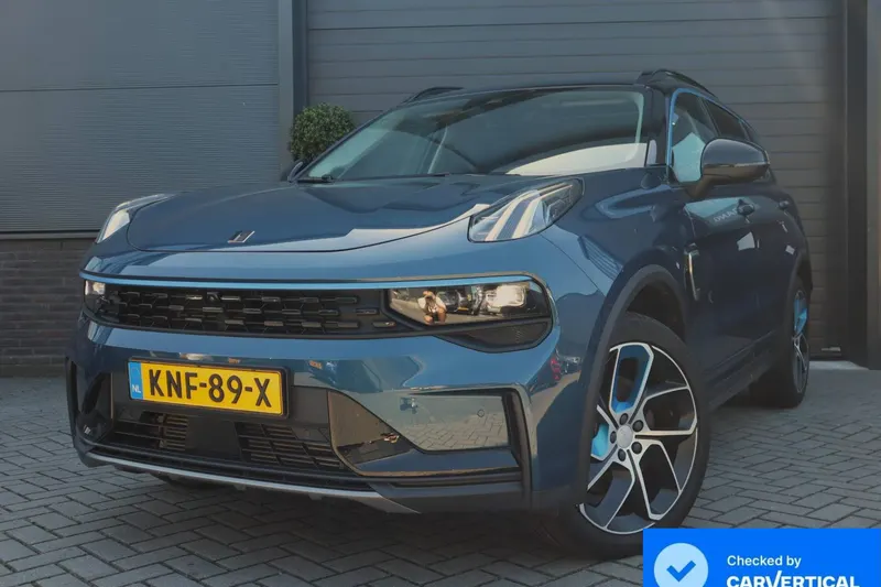 Lynk & Co 01 (2022)
