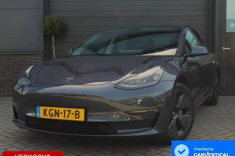 Tesla Model 3 (2021)