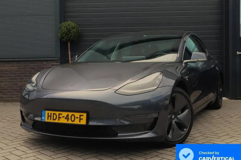 Tesla Model 3 (2019)