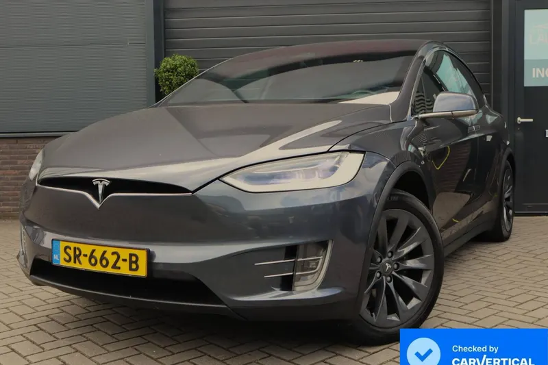 Tesla Model X (2018)