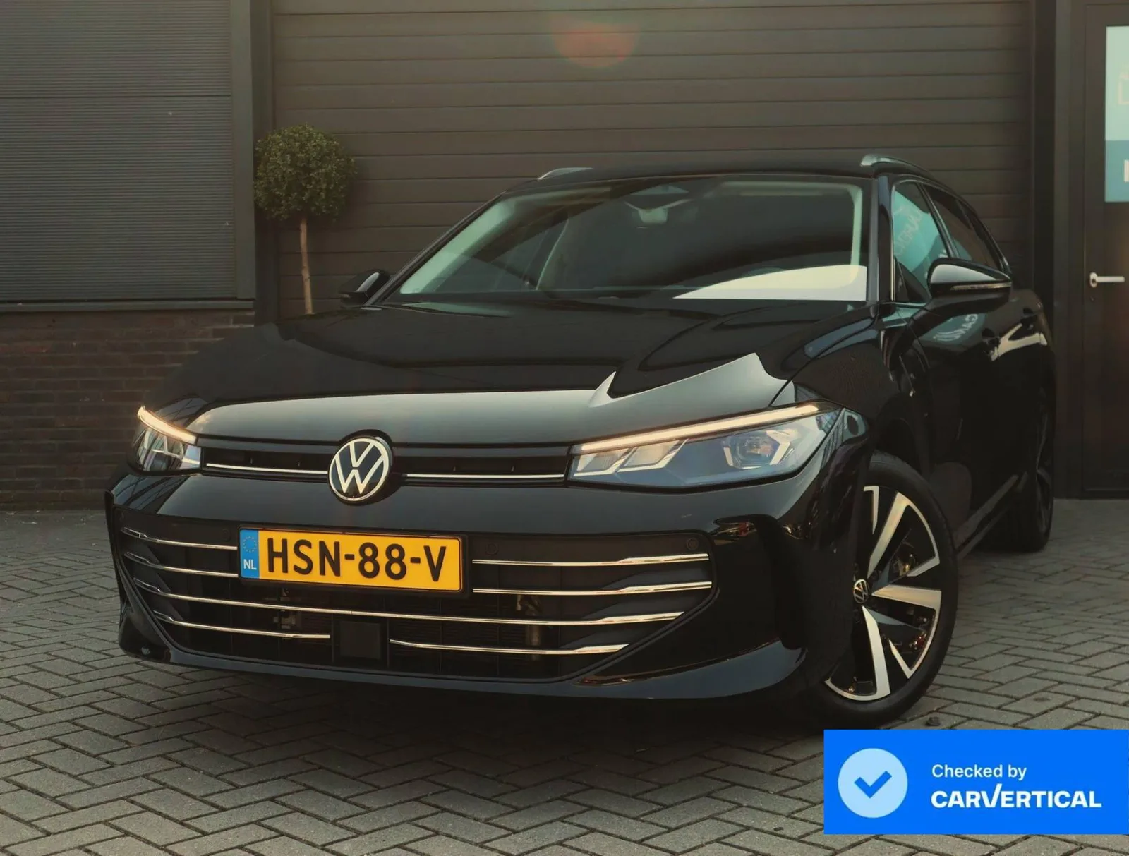 Volkswagen Passat (2024) — foto 1