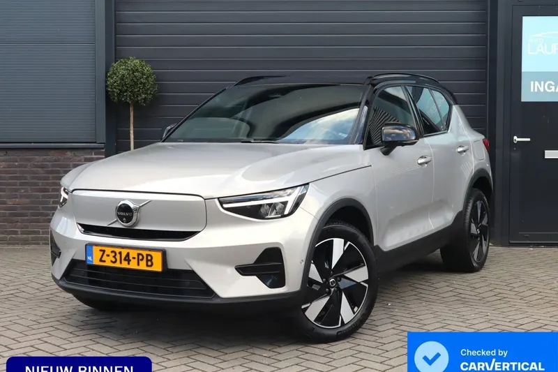 Volvo EX40 (2024)