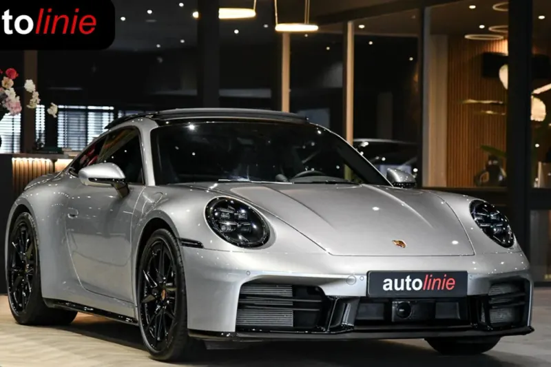 Porsche 911 (2024)