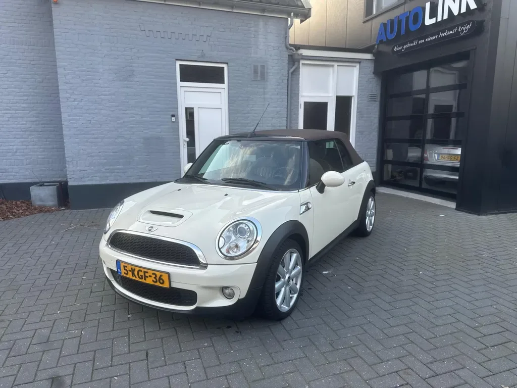 MINI Cabrio (2010) — foto 1