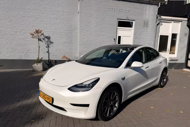Tesla Model 3 (2019)