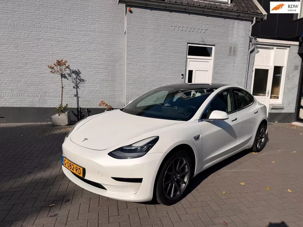 Tesla Model 3 (2019) — foto 1