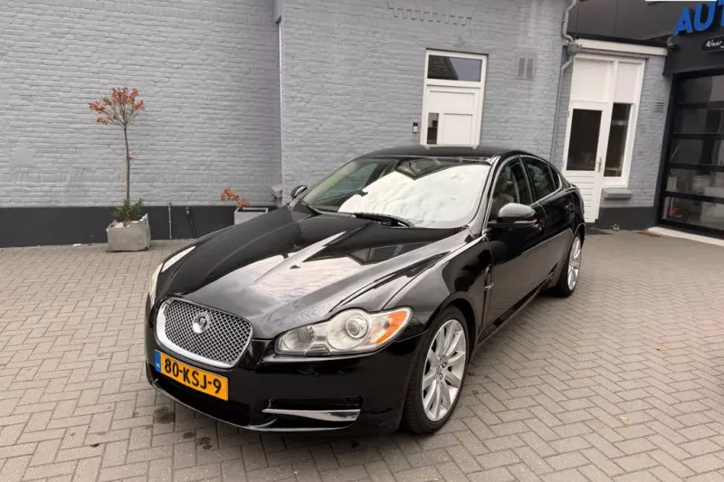 Jaguar XF (2010)