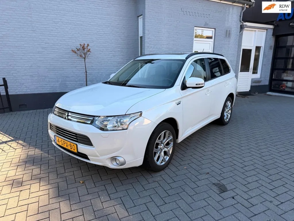 Mitsubishi Outlander (2013) — foto 1