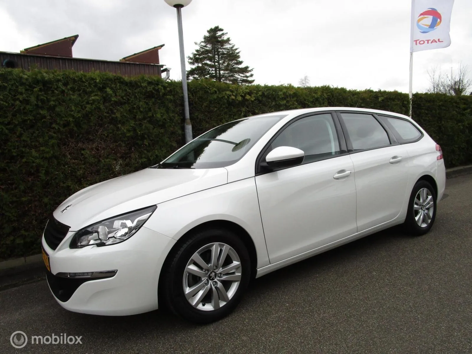 Peugeot 308 (2017) — foto 1