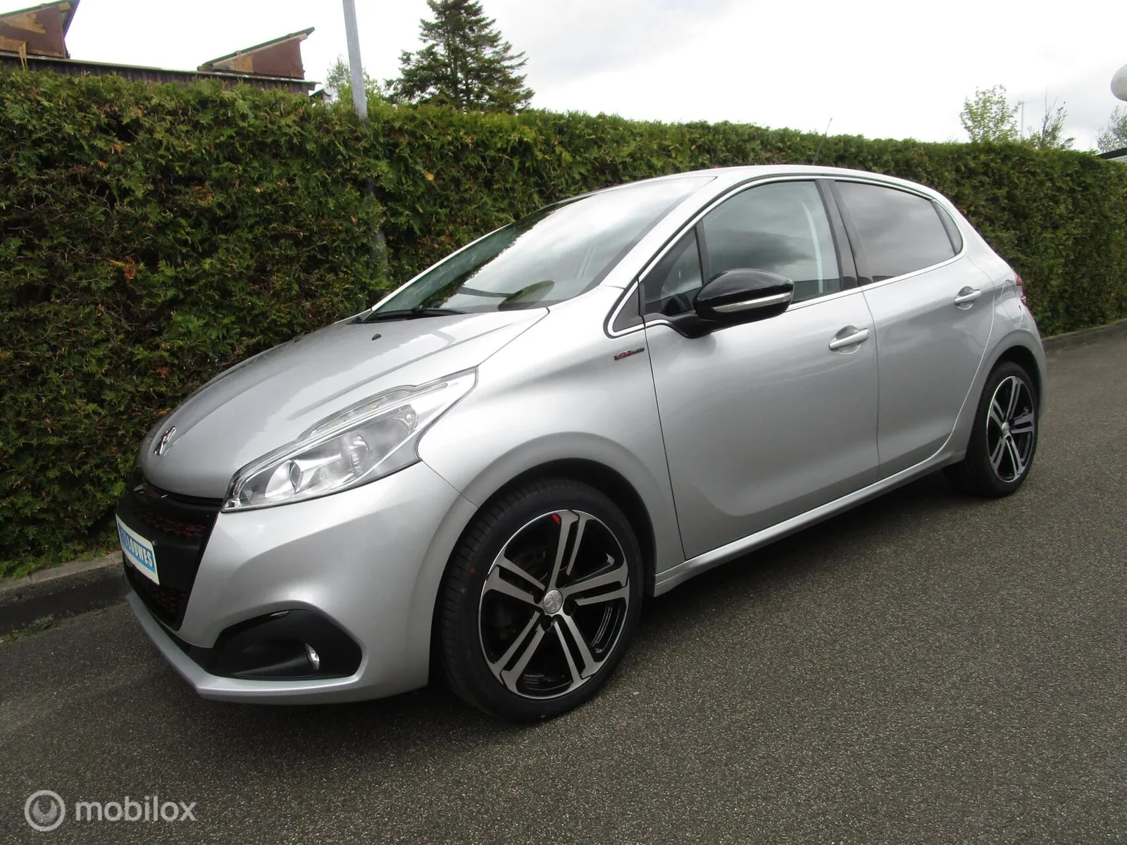 Peugeot 208 (2018) — foto 1