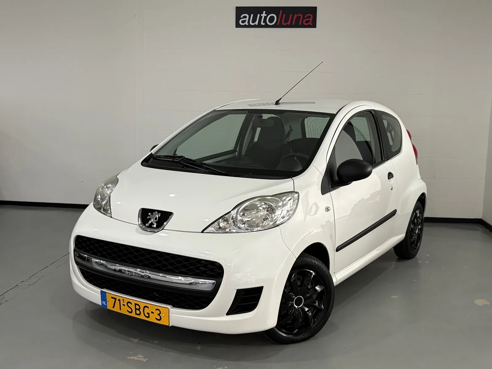 Peugeot 107 (2011) — foto 1