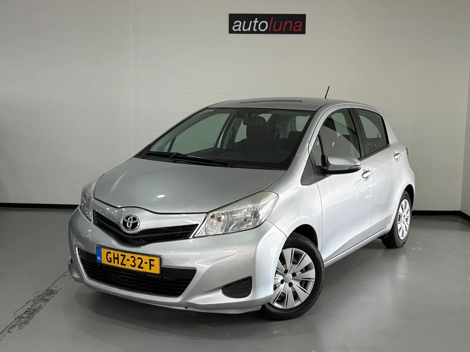 Toyota Yaris (2013) — foto 1