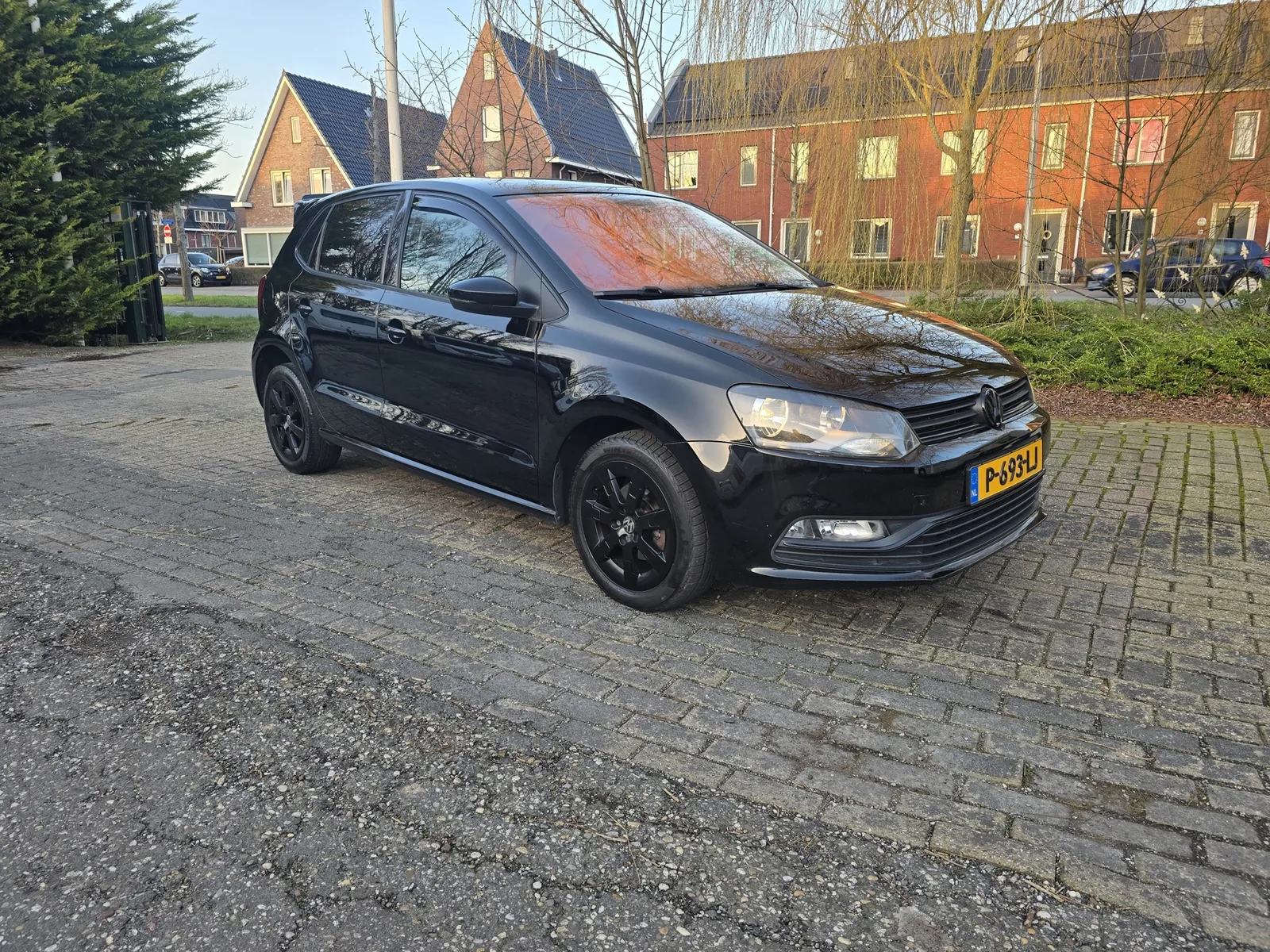 Volkswagen Polo (2015) — foto 1