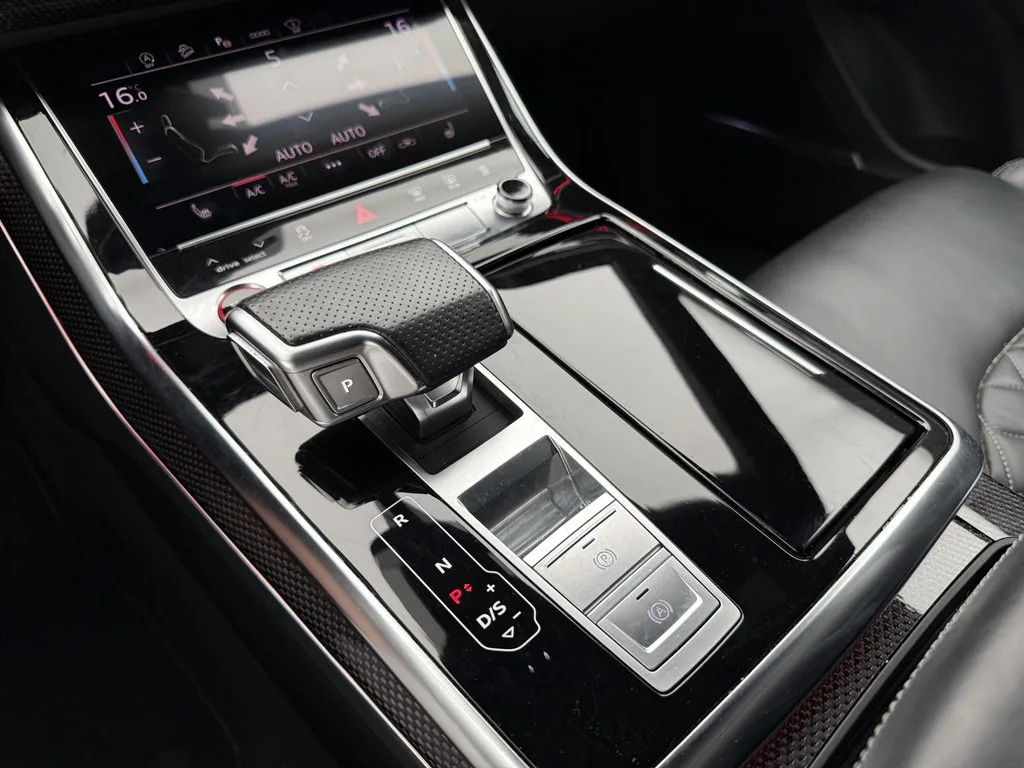 Audi SQ8 (2021) — foto 1