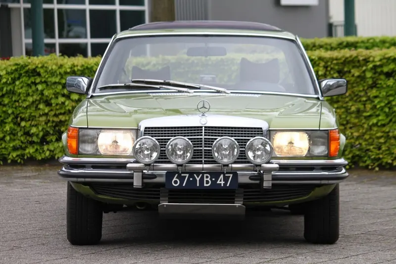 Mercedes-Benz 200-Serie (1977)