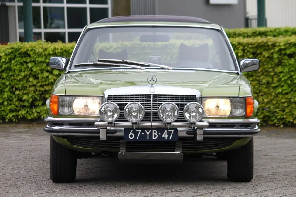 Mercedes-Benz 200-Serie (1977) — foto 1