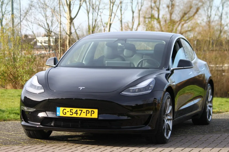 Tesla Model 3 (2019) — foto 1