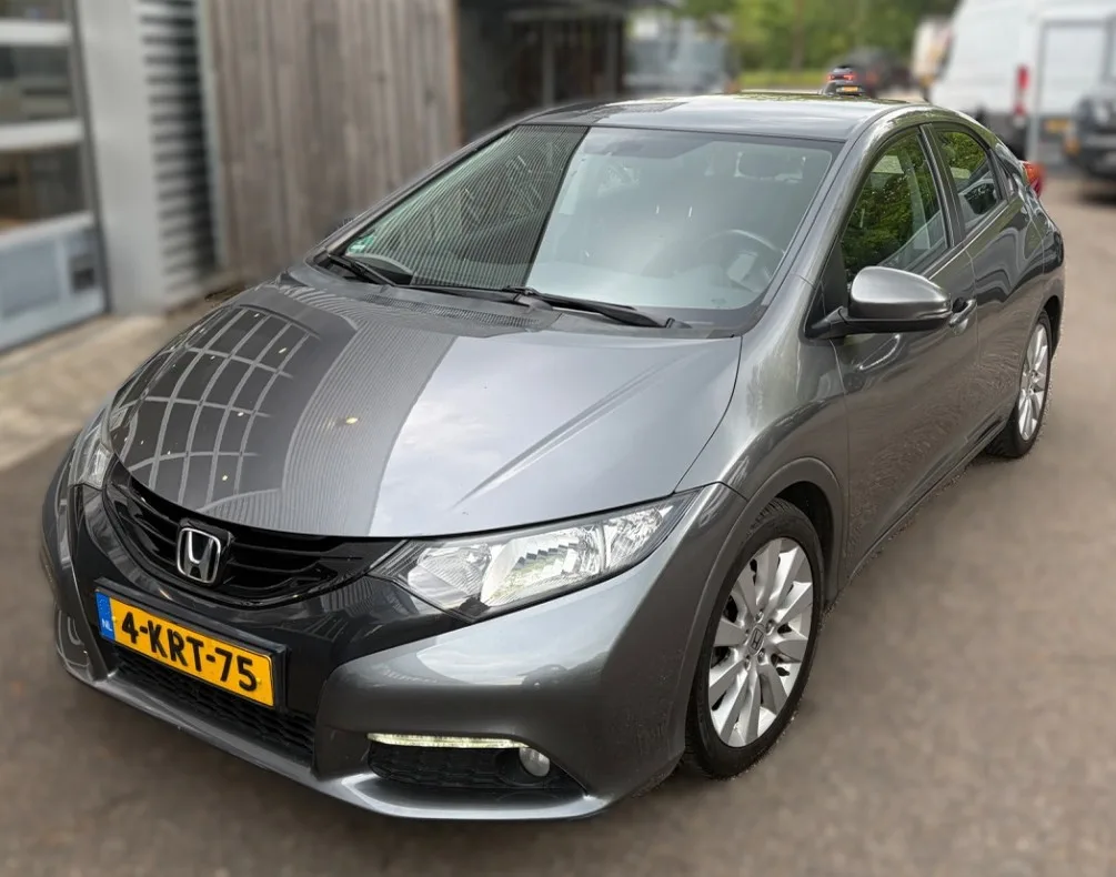 Honda Civic (2013) — foto 1