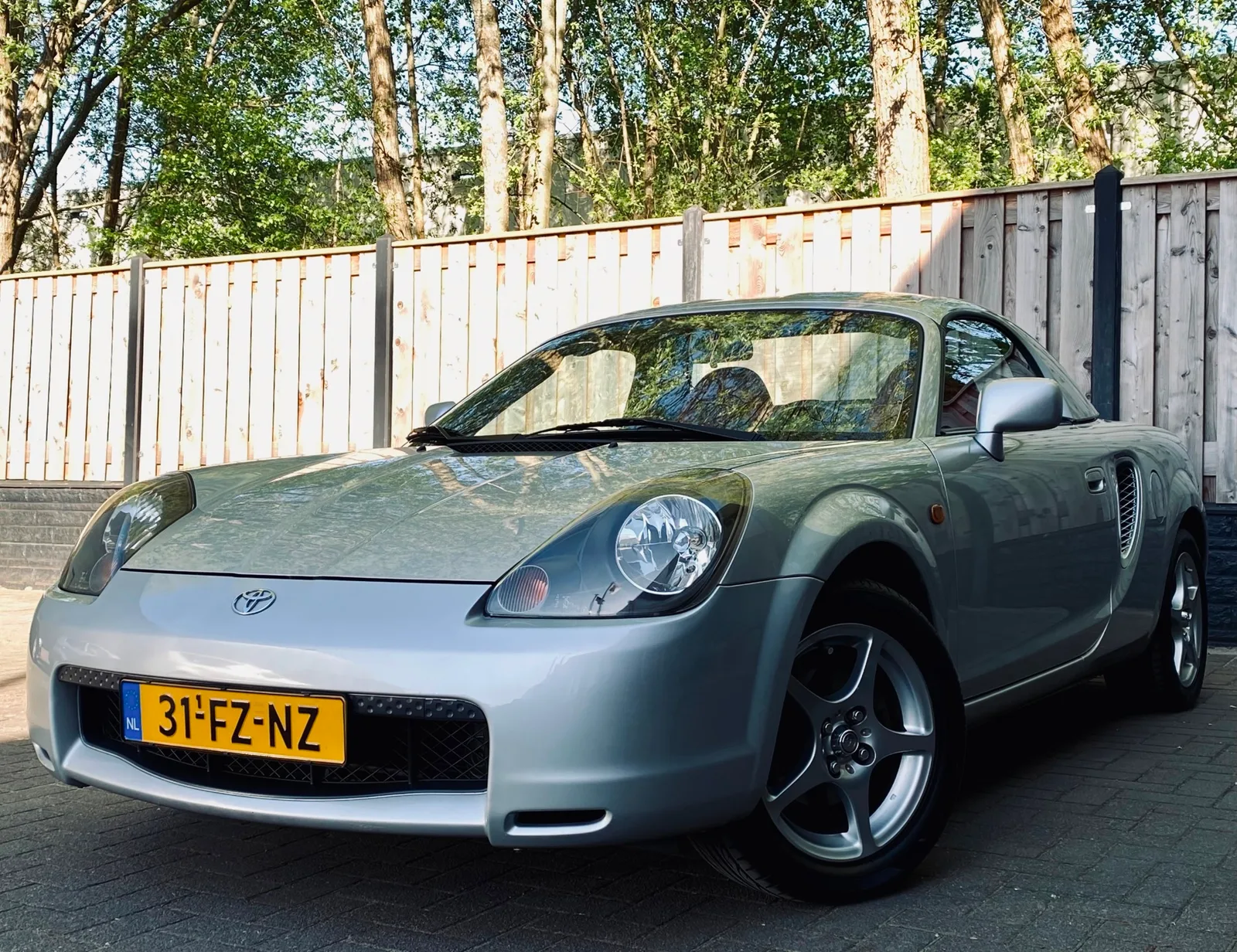 Toyota MR 2 (2000) — foto 1