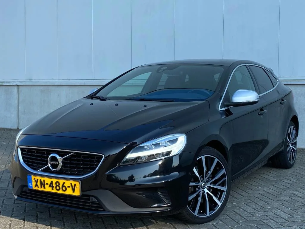 Volvo V40 (2019) — foto 1