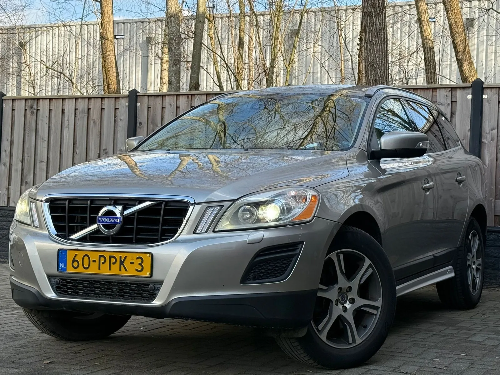Volvo XC60 (2011) — foto 1