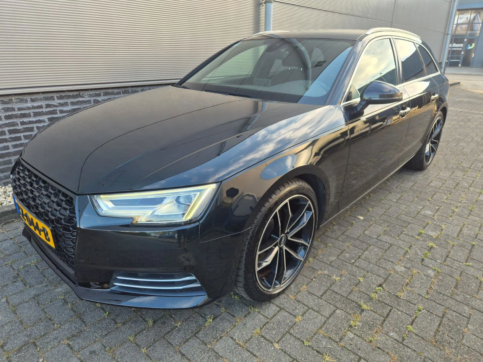 Audi A4 (2017) — foto 1