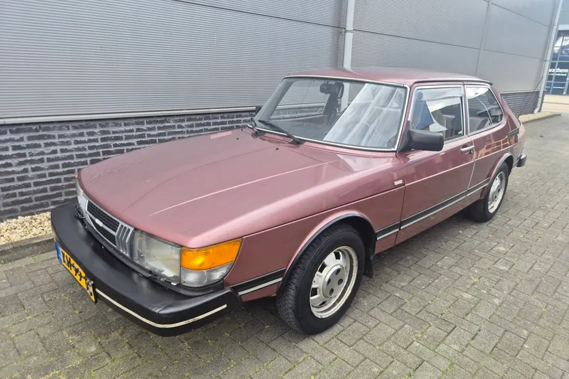 Saab 900 (1983)