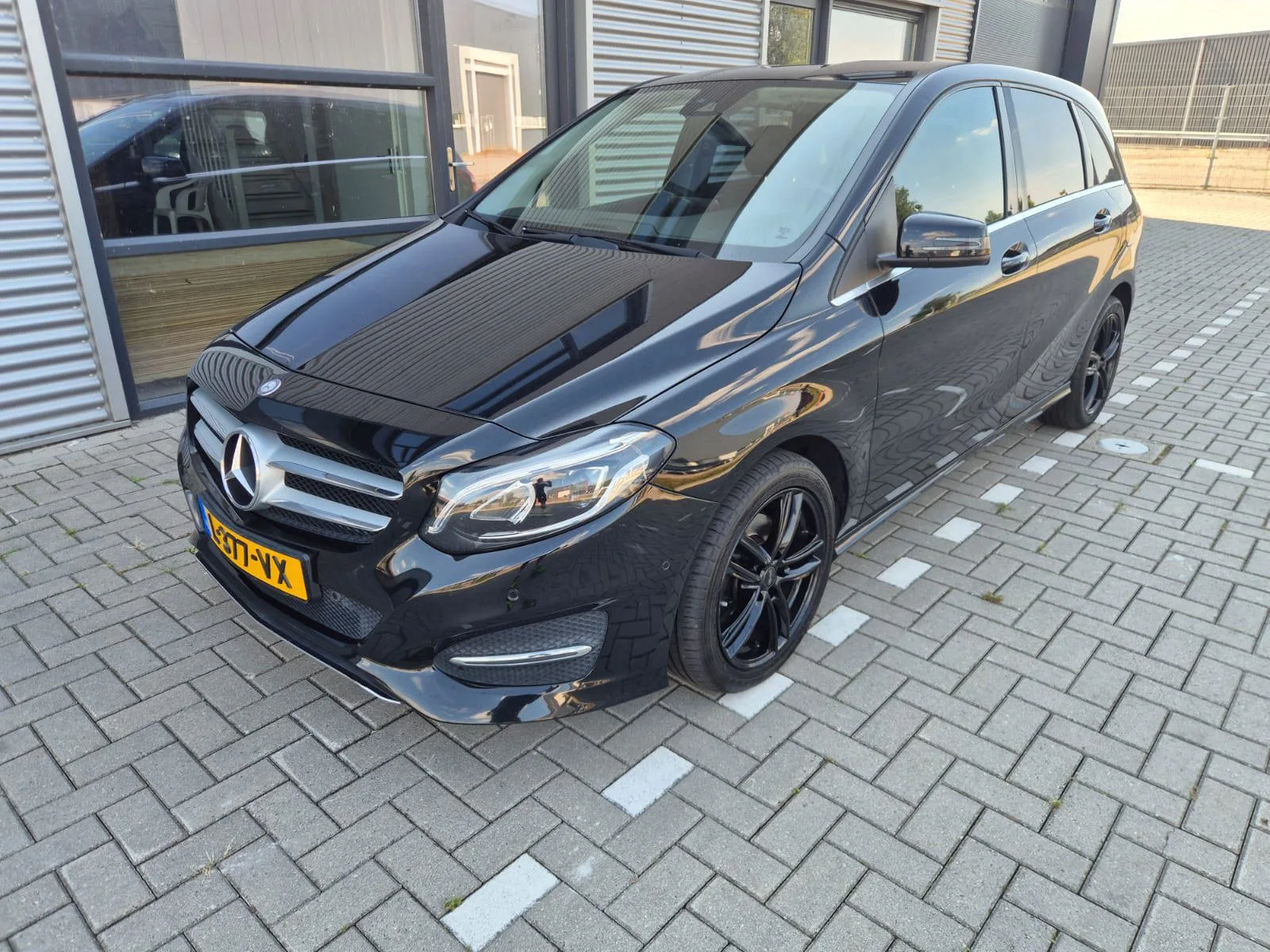 Mercedes-Benz B-Klasse (2015) — foto 1