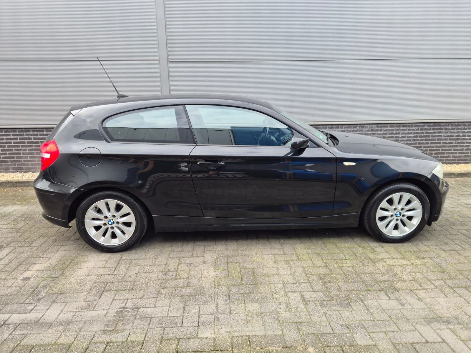 BMW 1-Serie (2009) — foto 1