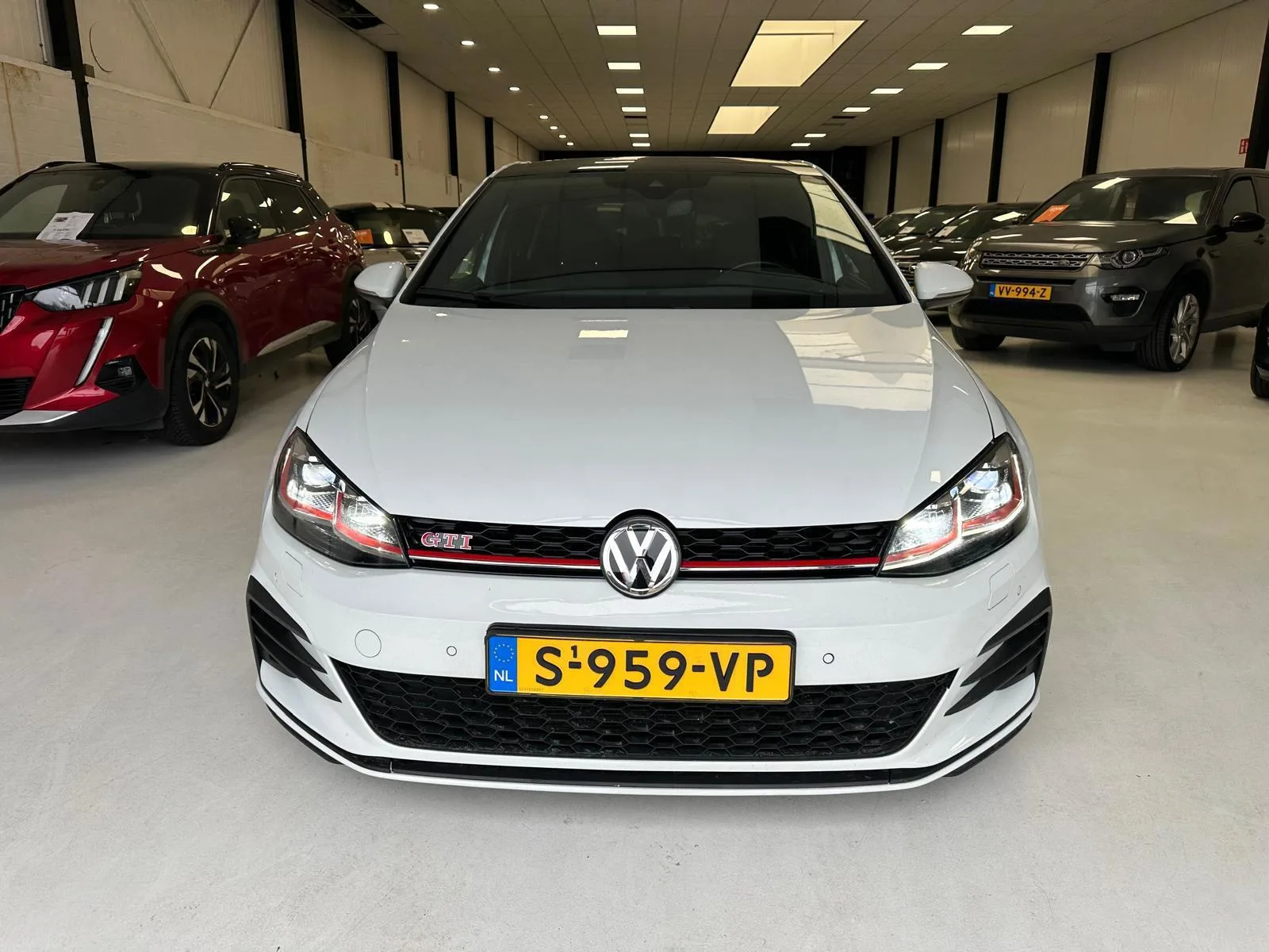 Volkswagen Golf (2020) — foto 1
