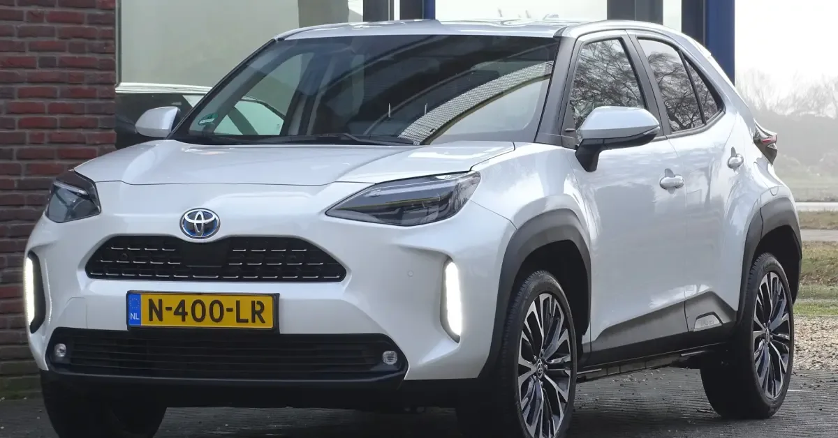 Toyota Yaris (2022) — foto 1