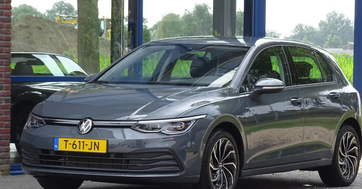 Volkswagen Golf (2023) — foto 1